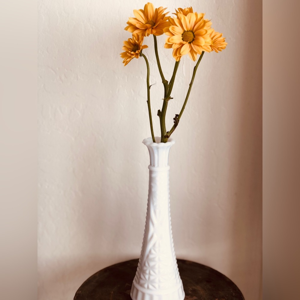 Milk glass vase